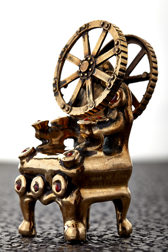 Broze sculpture, throne